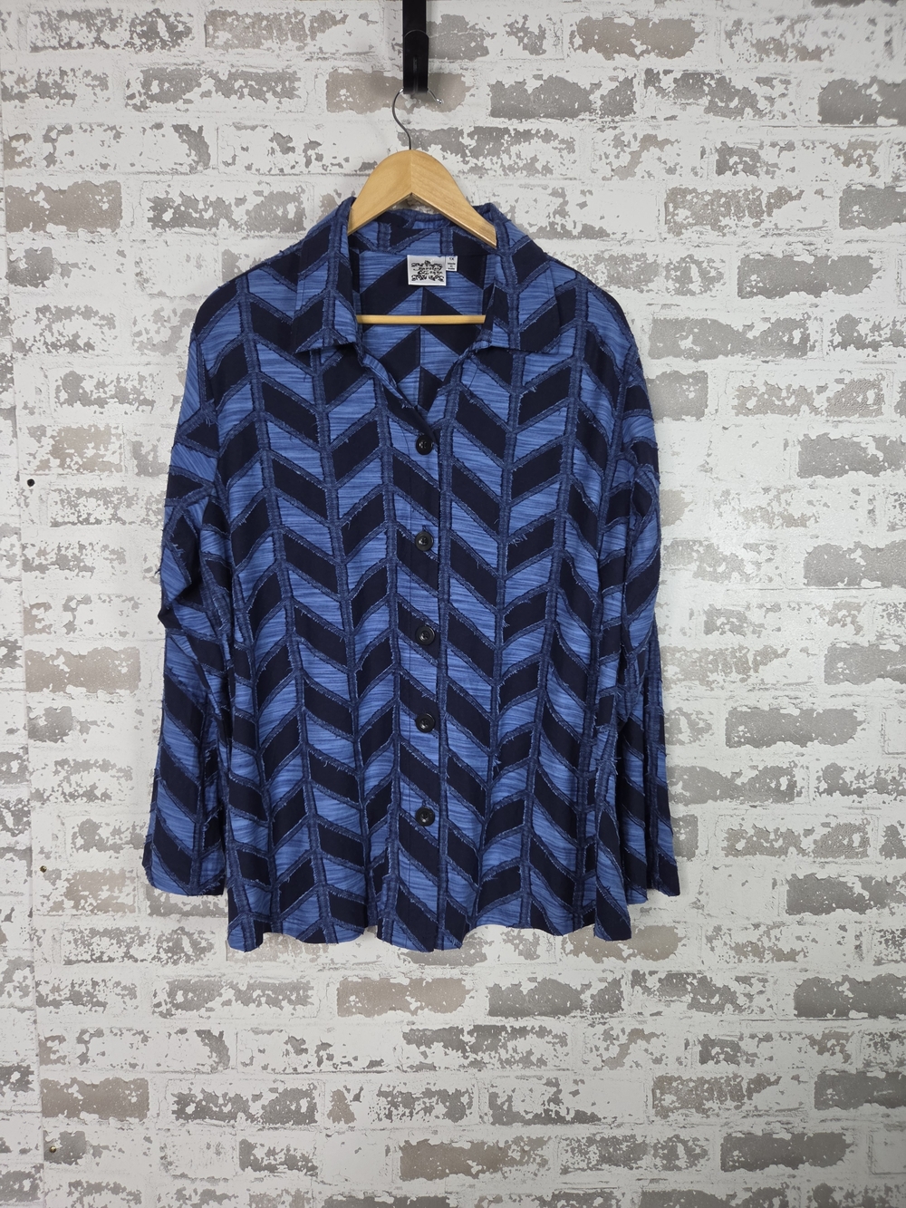 Vintage Chic Blue Chevron Button Down Shirt Raw Edge Stitching Size 1XL